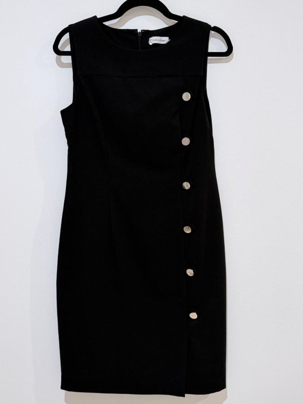 CALVIN KLEIN Black Sleeveless Asymmetric Button Sheath Dress. Size 8